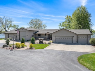 3890 Wells Lake Way, Faribault, MN 55021