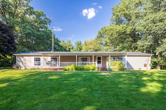 688 W County Rd 1100 S, Wolcott, IN 47995