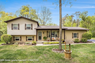 8450 Pineview Lake Dr, Linden, MI 48451