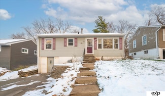 305 Hillcrest Dr, Plattsmouth, NE 68048