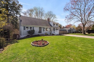 30 Pond Dr, North Stonington, CT 06359