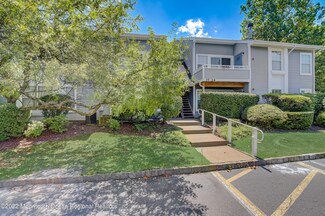 24 Gait Ct, Tinton Falls, NJ 07753