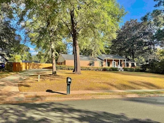 3915 Royal Oaks Dr, Tallahassee, FL 32309