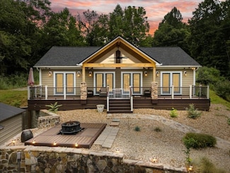 3067 Julia Simpkins Rd, Hiwassee, VA 24347