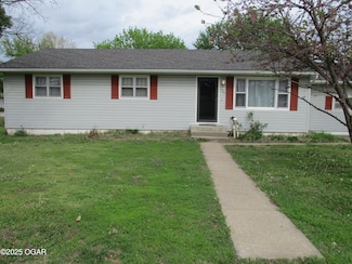 1302 Robertson Ave, Carthage, MO 64836