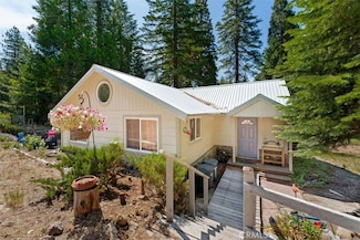930 Davis Place Rd, Mount Shasta, CA 96067