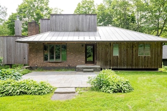 699 Tower Hill Rd, Millbrook, NY 12545