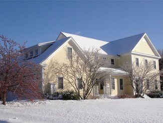 73 Wildwood Dr, Shelburne, VT 05482