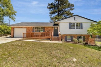 2512 Brinkley Dr, Spring Lake, NC 28390