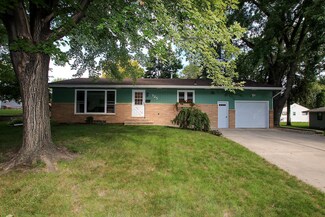 125 Selchow Ave SE, Hutchinson, MN 55350
