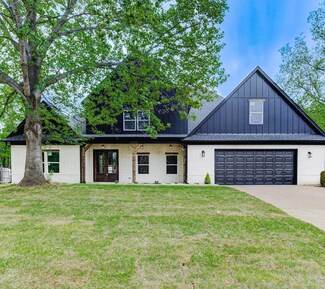 4296 Old Forest Rd, Memphis, TN 38125