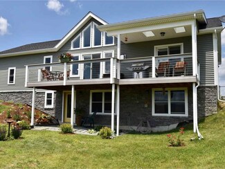 100 Mount Crest Dr, Cambridge, VT 05464