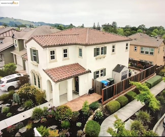 1811 Velvetleaf Ln, Santa Rosa, CA 95404