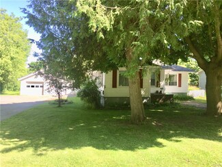 45652 Otter St, Alexandria Bay, NY 13607