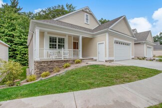 16481 Villa Pkwy, Spring Lake, MI 49456