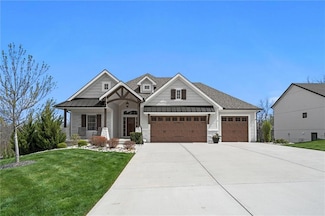6 Black Hawk Dr, Lake Winnebago, MO 64034