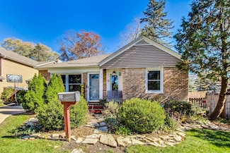 115 N Forest Ave, Palatine, IL 60074