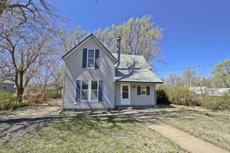 205 N 10th St, Sterling, KS 67579