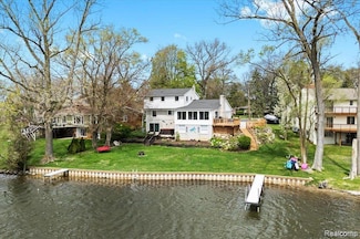 1425 Shankin Dr, Wolverine Lake, MI 48390