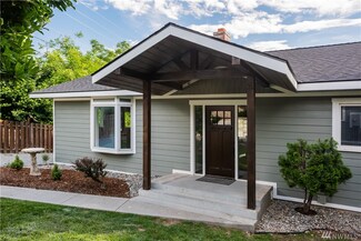 729 Riverside Dr, Pateros, WA 98846
