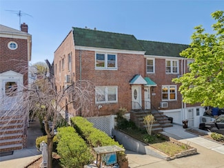 43-28 196th St, Flushing, NY 11358