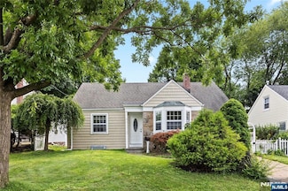 94 Lakeview St, River Edge, NJ 07661