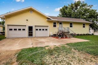 203 Lovejoy St, Circleville, KS 66416