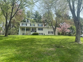 11 Ridge Rd, Newtown, CT 06470