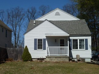 32 W Glenwood St, Nashua, NH 03060