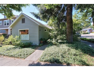 1704 SE Harold St, Portland, OR 97202