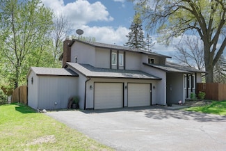 1158 Rockstone Ln, New Brighton, MN 55112