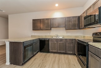 5541 Eagle Point Dr, Fort Worth, TX 76119