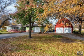 615 Shuey St, Osage City, KS 66523