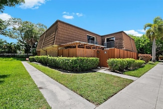 9112A SW 20th St, Davie, FL 33324