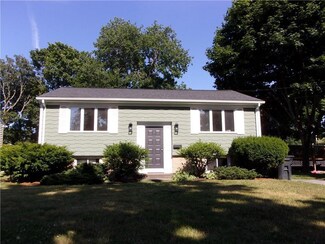 26 Prospect St, Barrington, RI 02806