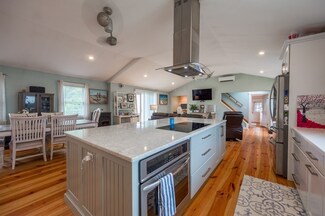 182 Dogwood St, Fairhaven, MA 02719