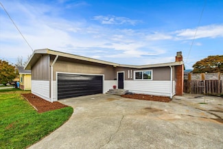 1004 Holly Ln, Fortuna, CA 95540