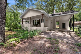 1052 Walker Ln, New Market, AL 35761