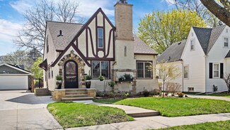 910 Delaware Ave, Saint Paul, MN 55118