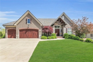 6325 Edgewater Dr, Parkville, MO 64152