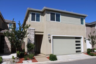 2060 N Walker Ln, Clovis, CA 93619