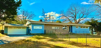 20 Palmer St, Uncasville, CT 06382