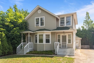 789 N Mckinley Rd, Lake Forest, IL 60045
