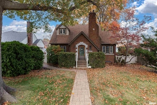 2911 25th Ave, Moline, IL 61265