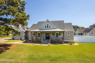 102 Somerset Ct, Point Harbor, NC 27964