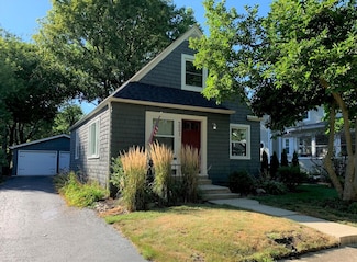 321 N Wright St, Naperville, IL 60540