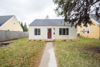 1013 13th St N, Moorhead, MN 56560