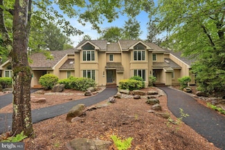 823 Crest Pines Ln, Pocono Pines, PA 18350