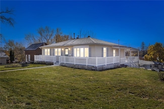 401 E Pine St, Anamosa, IA 52205