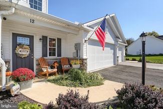 12 Group Ct, Mount Holly Springs, PA 17065